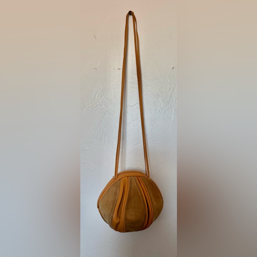 Brio - Vintage 80’s Suede/leather patch Round Purse
